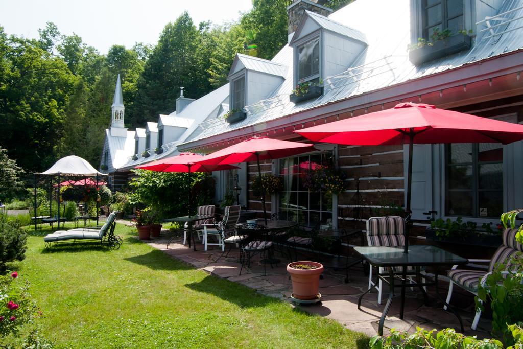 Le Petit Clocher Gite Touristique B & B Saint-Sauveur-des-Monts Exteriör bild