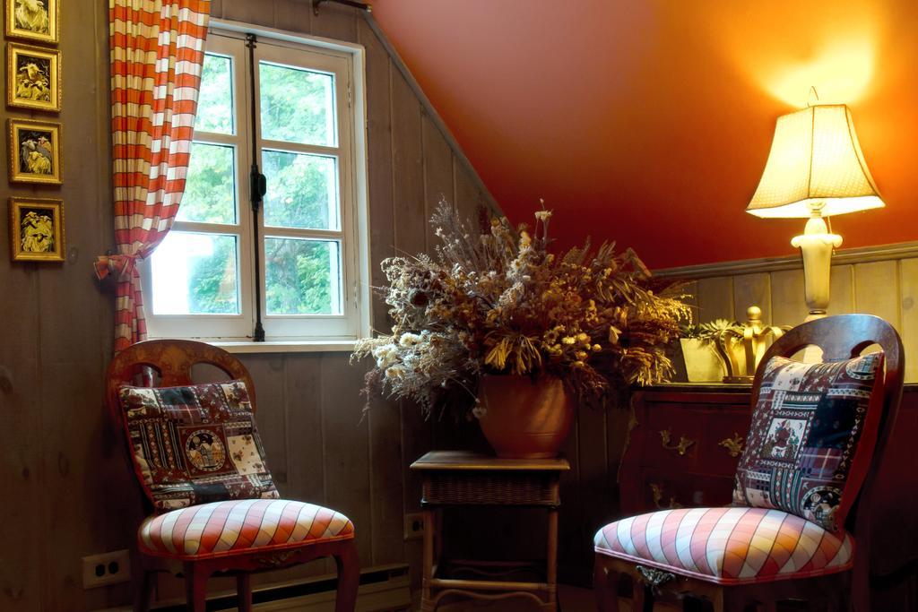 Le Petit Clocher Gite Touristique B & B Saint-Sauveur-des-Monts Exteriör bild