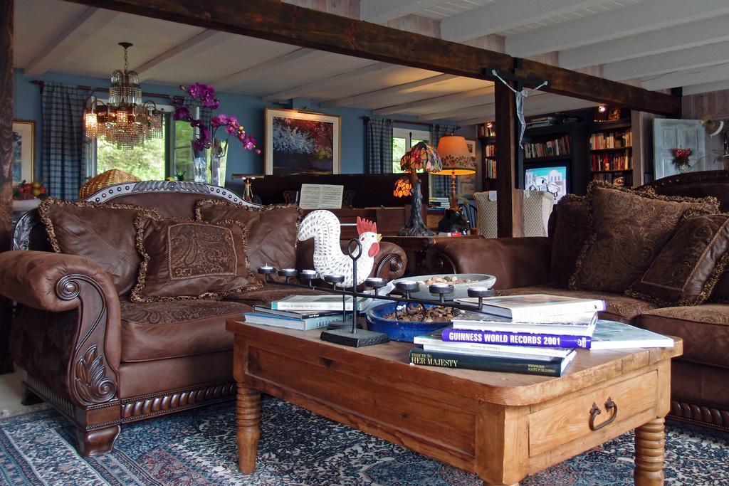 Le Petit Clocher Gite Touristique B & B Saint-Sauveur-des-Monts Exteriör bild