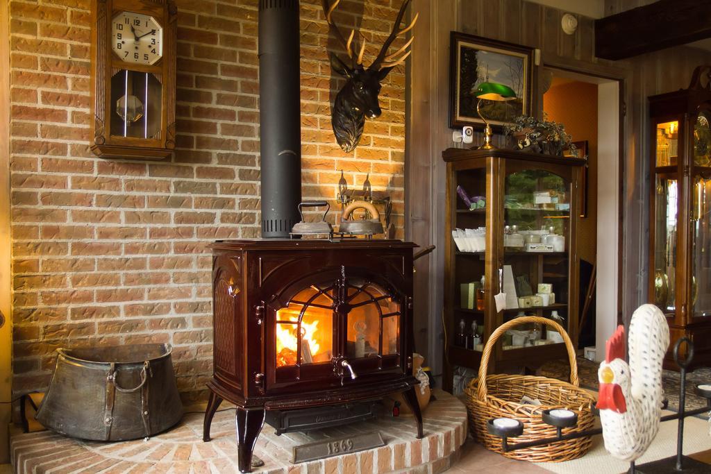 Le Petit Clocher Gite Touristique B & B Saint-Sauveur-des-Monts Exteriör bild
