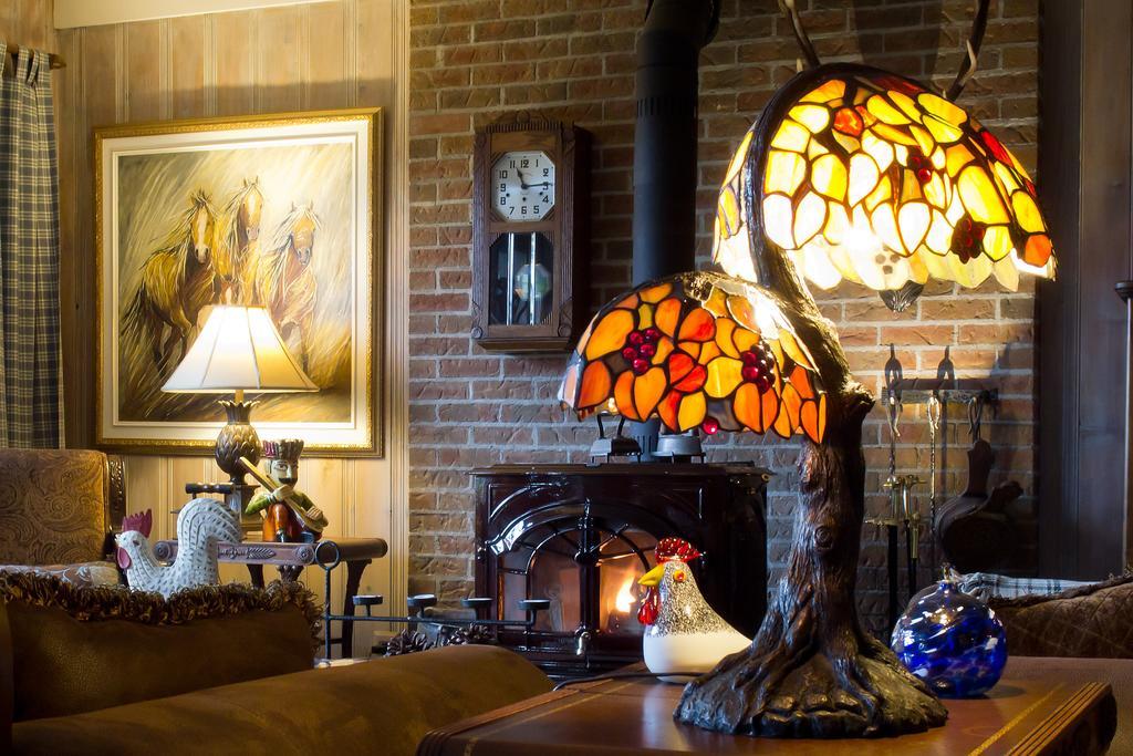 Le Petit Clocher Gite Touristique B & B Saint-Sauveur-des-Monts Exteriör bild