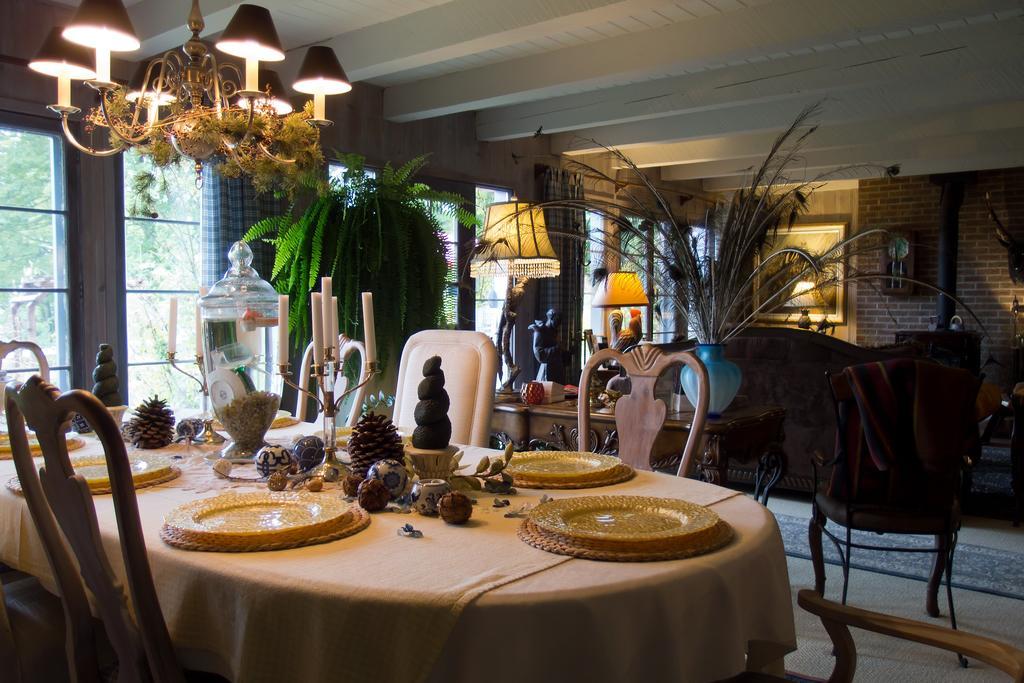 Le Petit Clocher Gite Touristique B & B Saint-Sauveur-des-Monts Exteriör bild