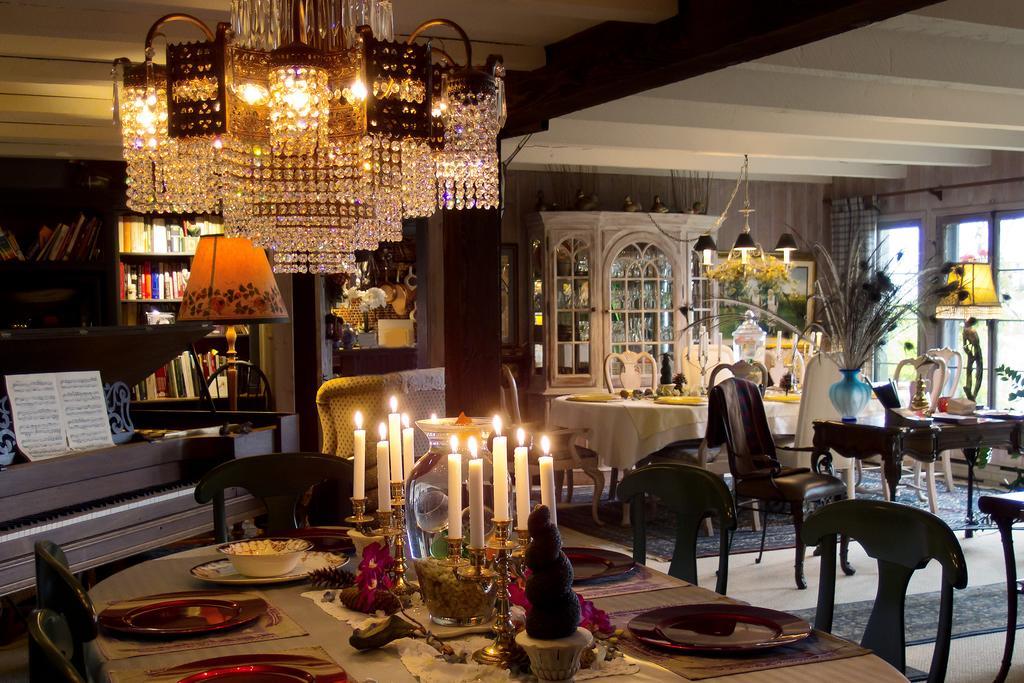 Le Petit Clocher Gite Touristique B & B Saint-Sauveur-des-Monts Exteriör bild