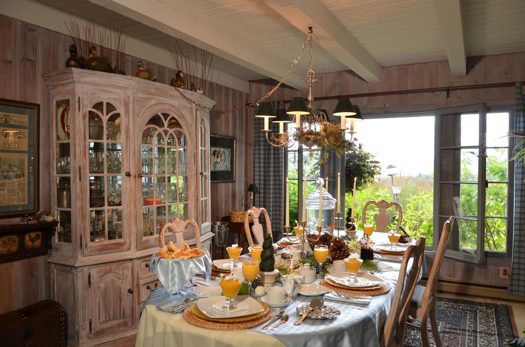 Le Petit Clocher Gite Touristique B & B Saint-Sauveur-des-Monts Exteriör bild