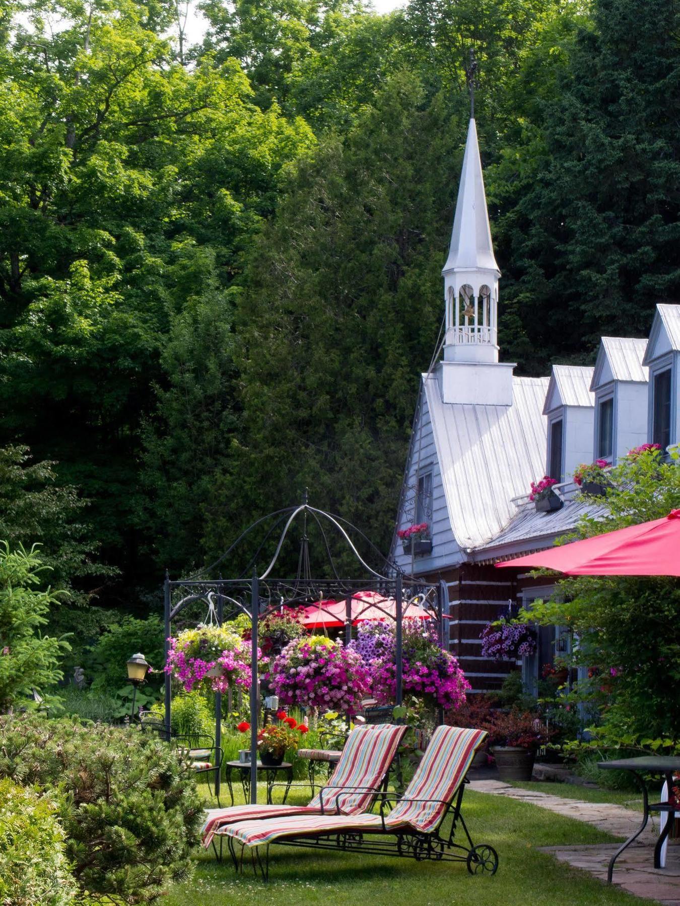 Le Petit Clocher Gite Touristique B & B Saint-Sauveur-des-Monts Exteriör bild