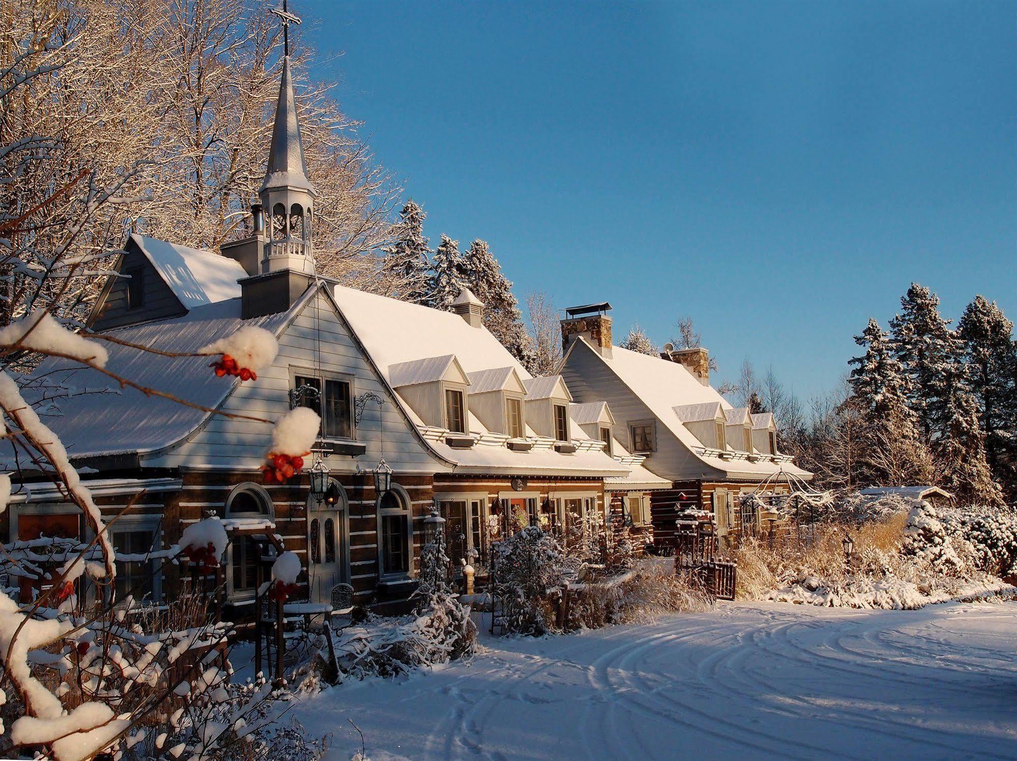 Le Petit Clocher Gite Touristique B & B Saint-Sauveur-des-Monts Exteriör bild