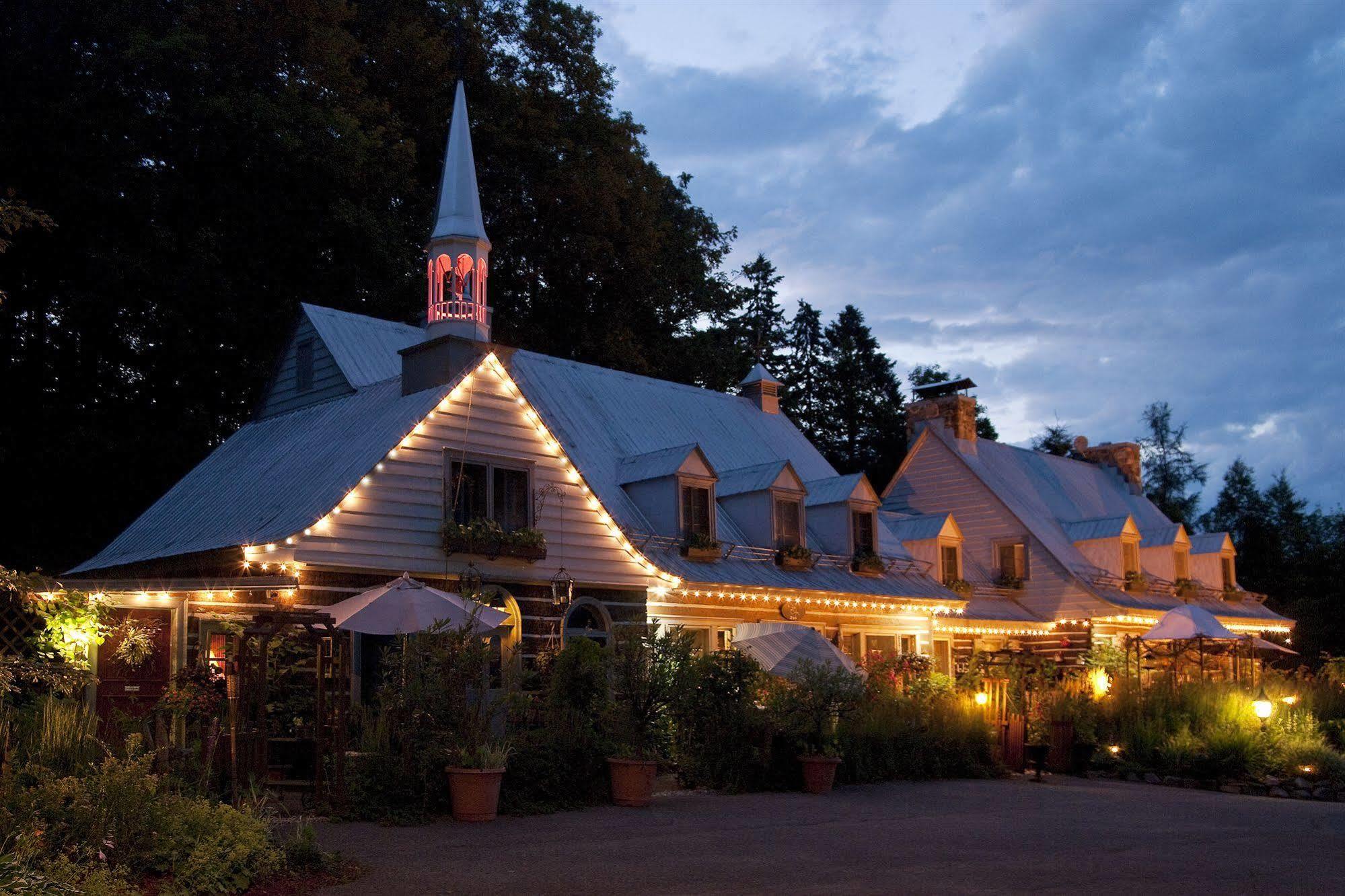 Le Petit Clocher Gite Touristique B & B Saint-Sauveur-des-Monts Exteriör bild
