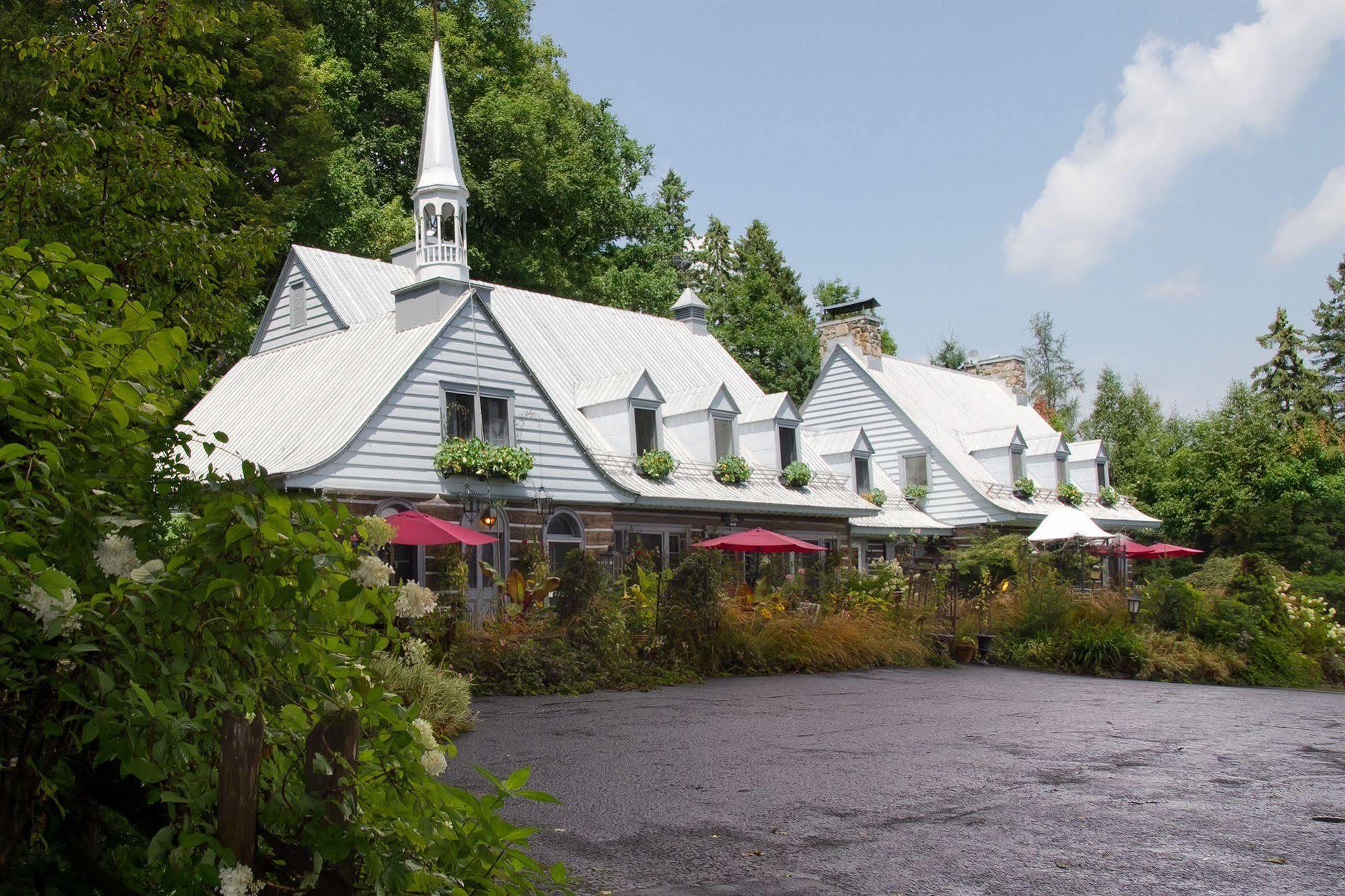 Le Petit Clocher Gite Touristique B & B Saint-Sauveur-des-Monts Exteriör bild