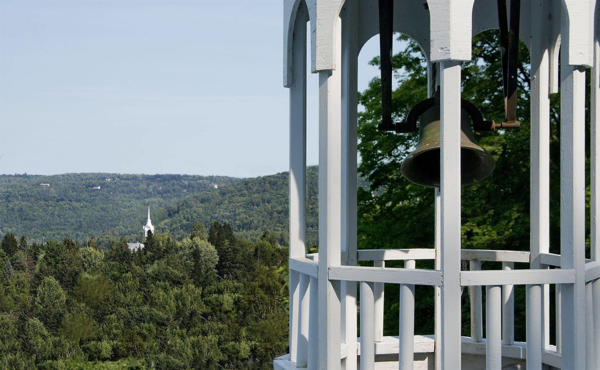Le Petit Clocher Gite Touristique B & B Saint-Sauveur-des-Monts Exteriör bild