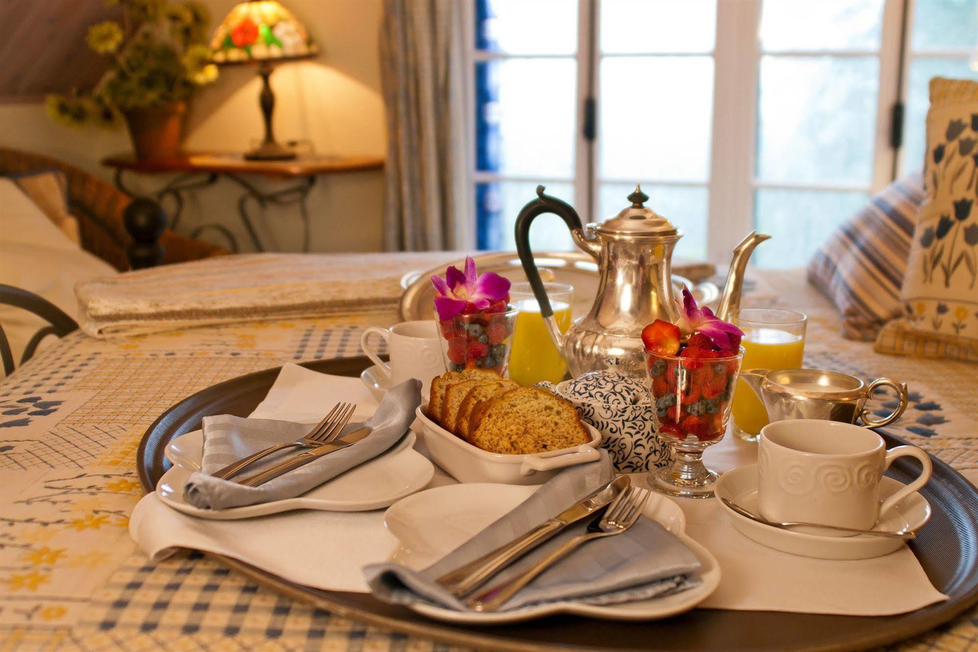 Le Petit Clocher Gite Touristique B & B Saint-Sauveur-des-Monts Exteriör bild