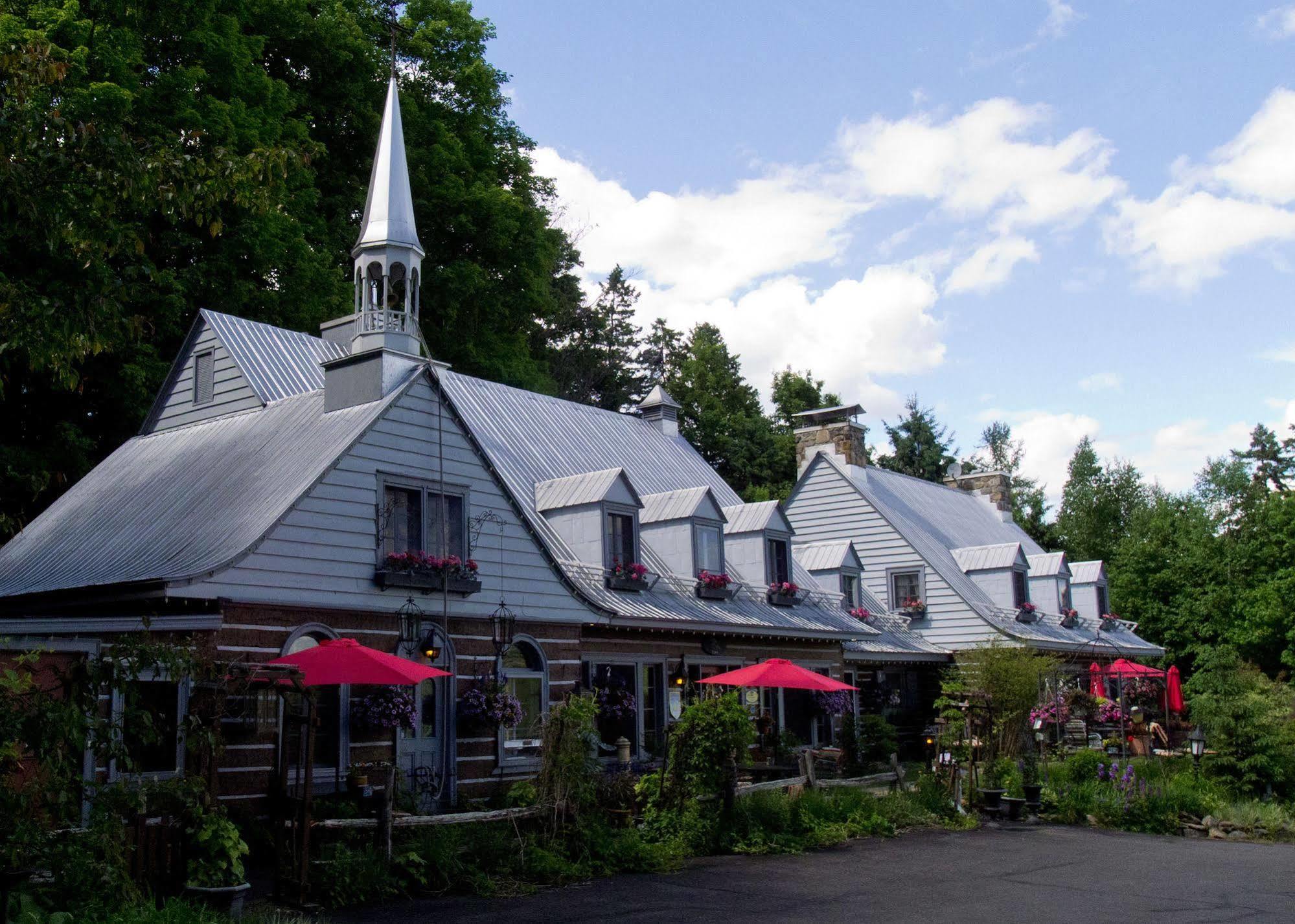 Le Petit Clocher Gite Touristique B & B Saint-Sauveur-des-Monts Exteriör bild